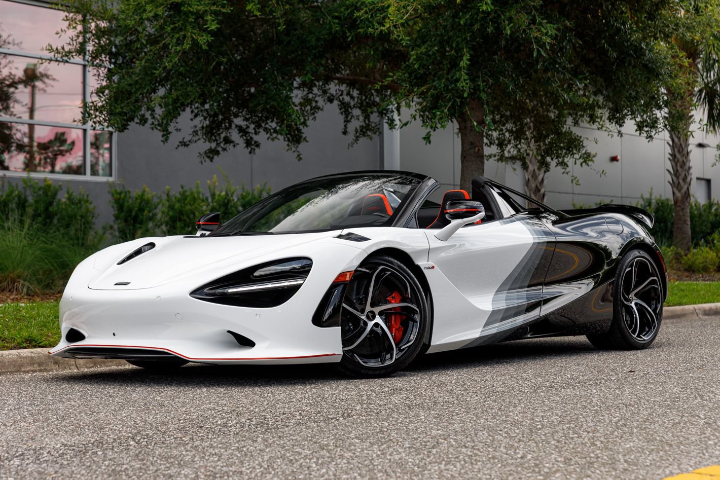 Used 2024 McLaren 750S Spider RWD image 41