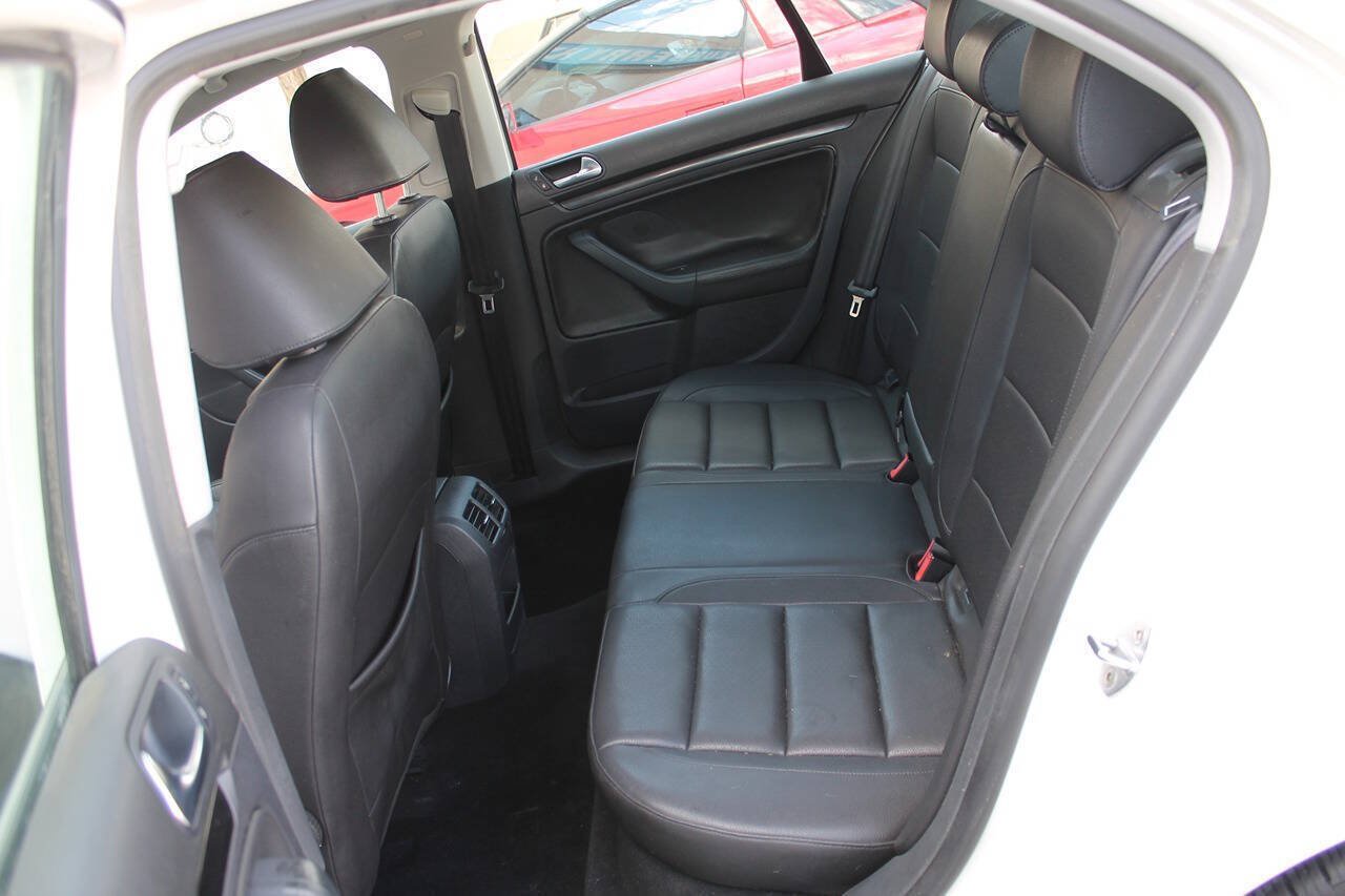 Used 2010 Volkswagen Jetta Limited Edition FWD image 25