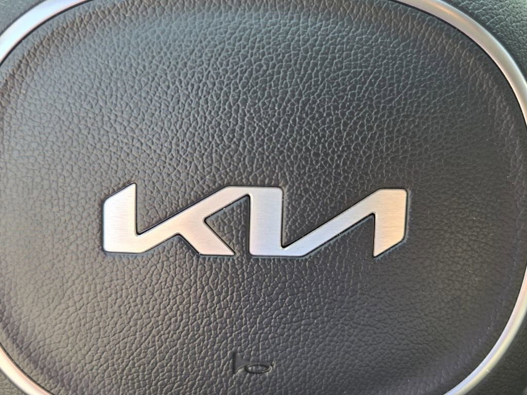 Used 2024 Kia Carnival LX image 26