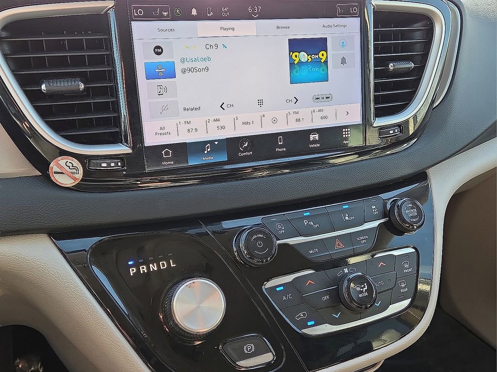 Used 2023 Chrysler Pacifica Touring-L image 20