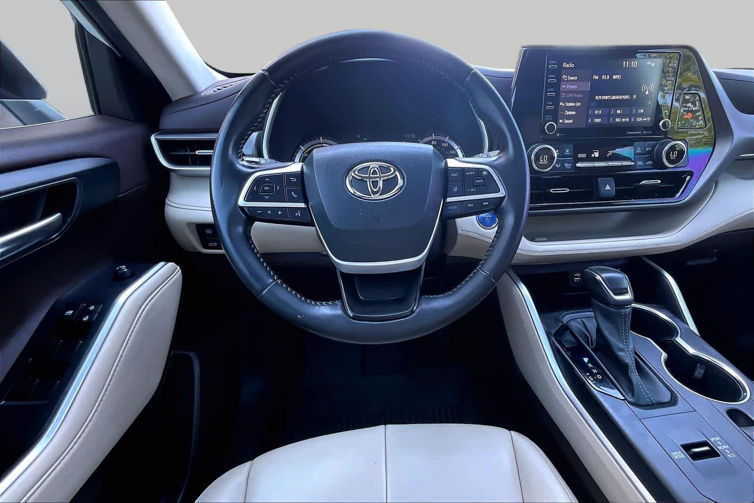 Used 2022 Toyota Highlander XLE AWD/4WD image 5