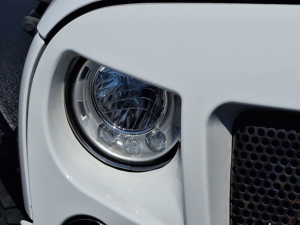 Used 2017 Jeep Wrangler Unlimited Rubicon w/ Connectivity Group image 11