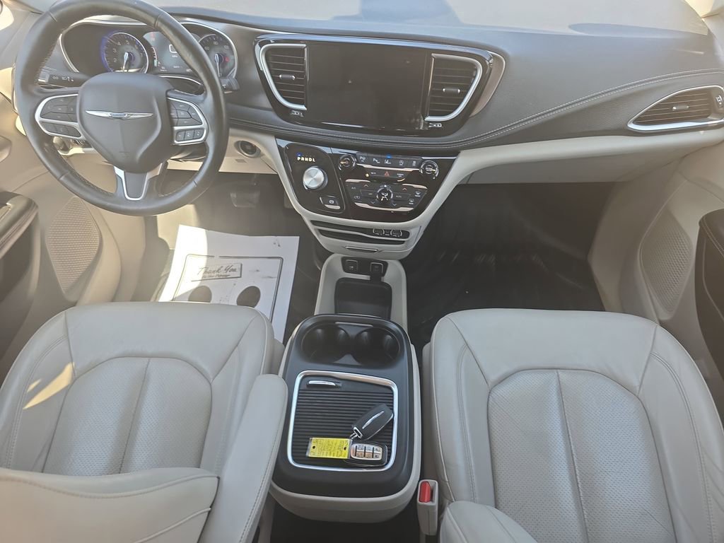 Used 2021 Chrysler Pacifica Touring-L w/ Premium & Safety Sphere Group image 9