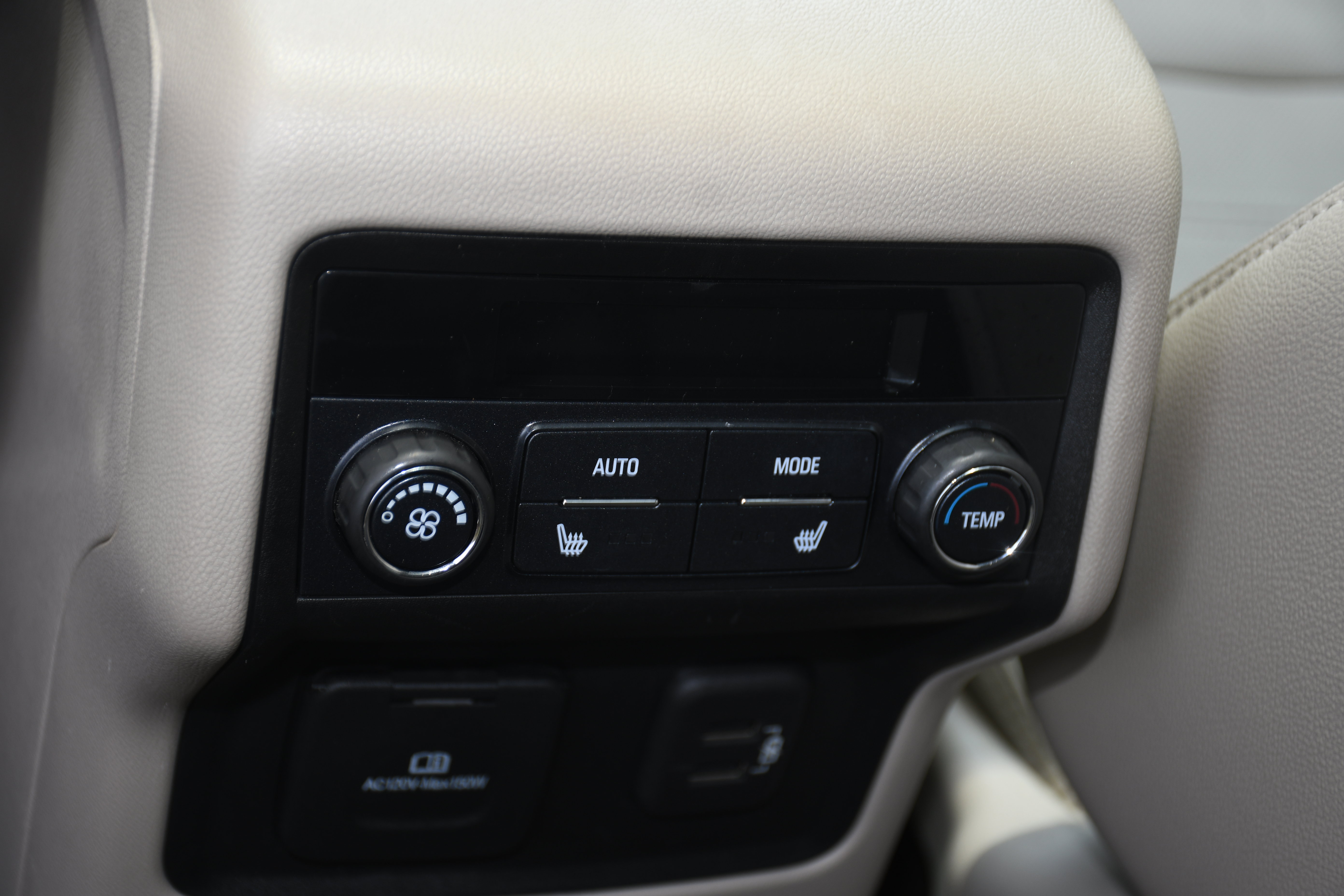 Used 2019 GMC Acadia Denali w/ Technology Package FWD image 18