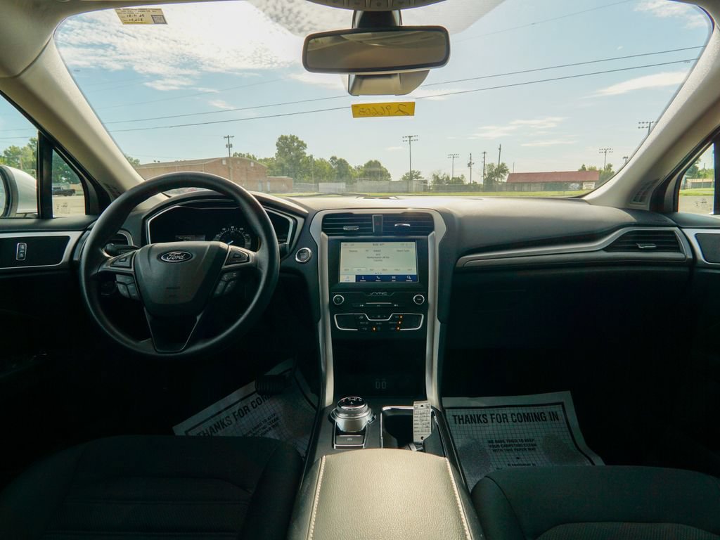 Used 2020 Ford Fusion SE FWD image 11