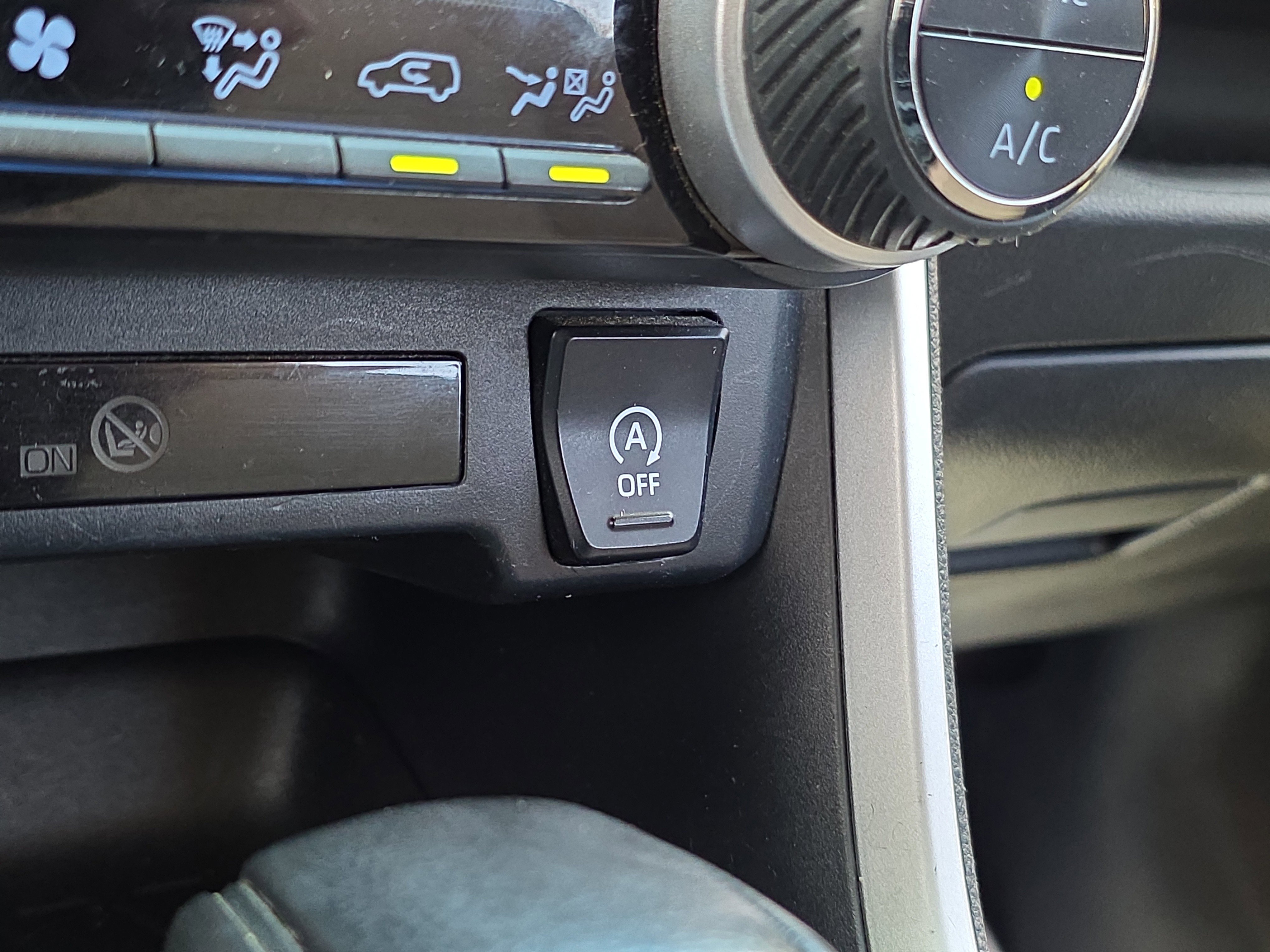 Used 2021 Toyota RAV4 XLE image 19