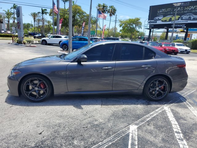 Used 2019 Alfa Romeo Giulia Ti Sport w/ Quick Order Package 22U Sport RWD image 4