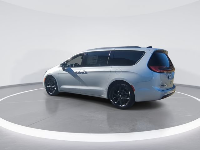 New 2026 Chrysler Pacifica Select w/ S Appearance Package FWD image 6