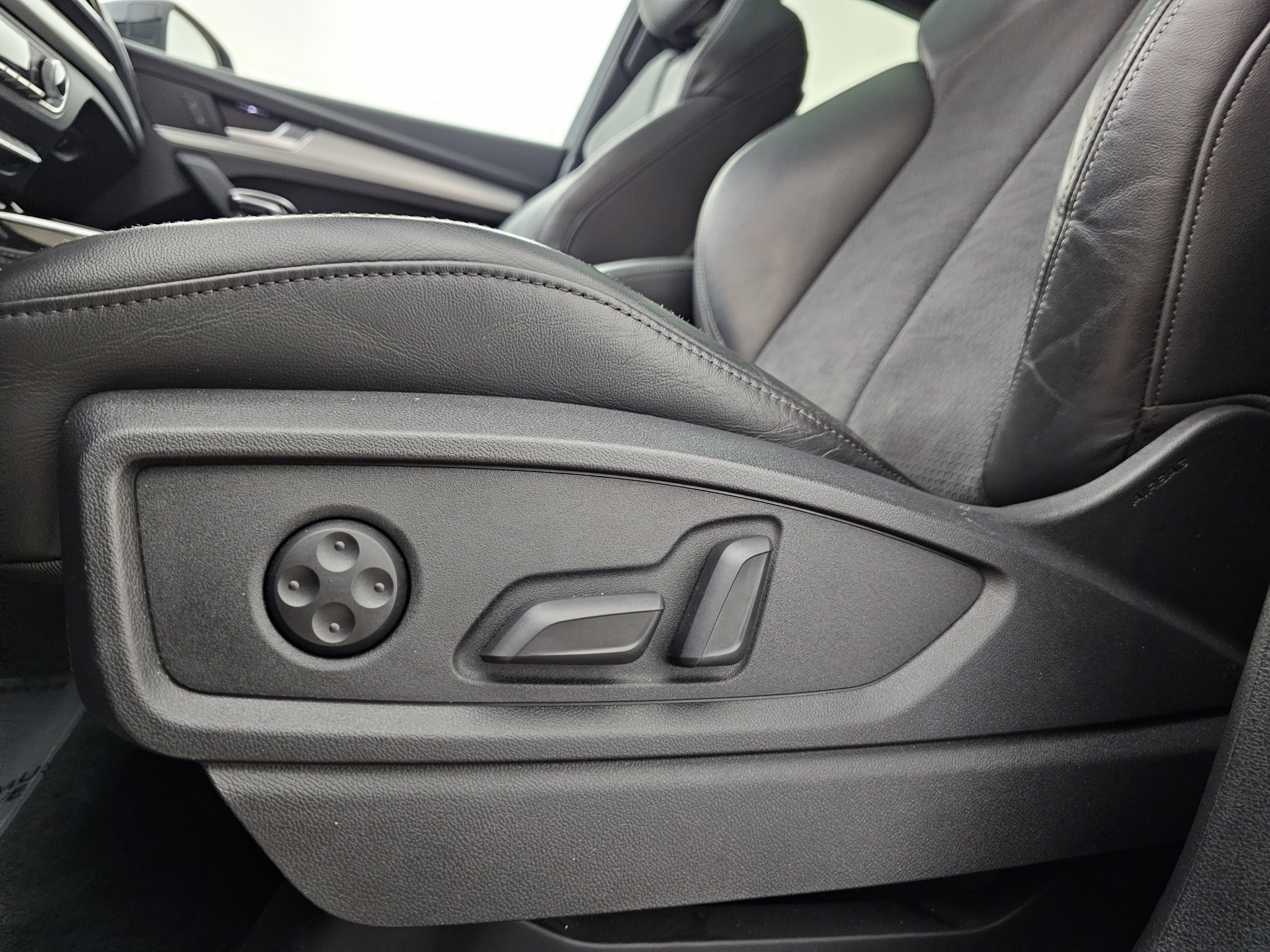 Used 2023 Audi Q5 e Premium Plus w/ Premium Plus Package image 10