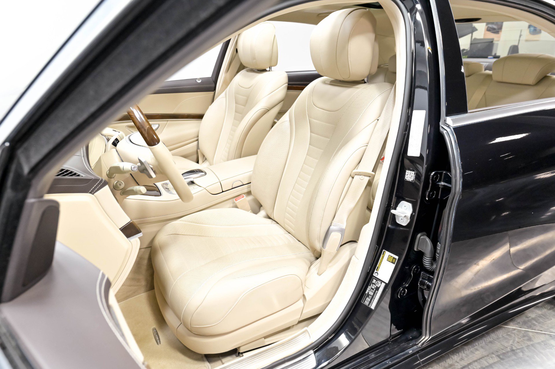 Used 2016 Mercedes-Benz S 550 4MATIC Sedan image 6