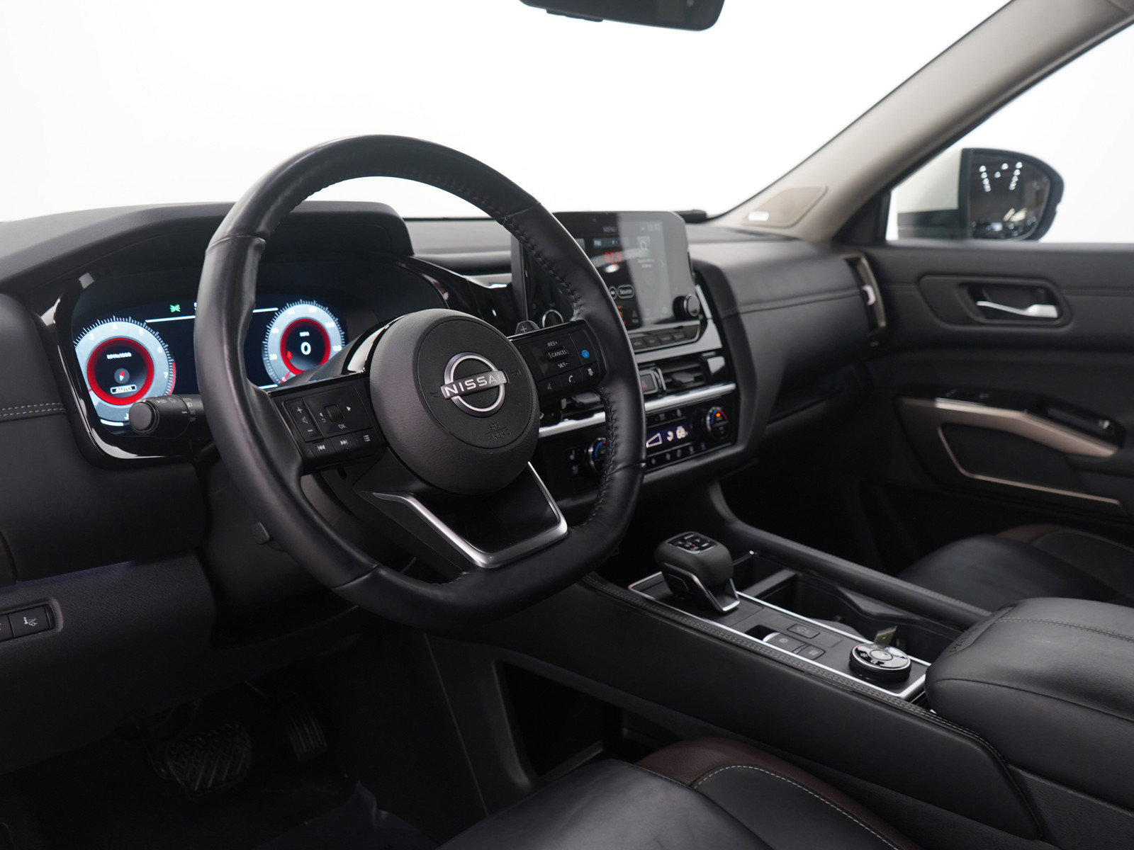 Used 2024 Nissan Pathfinder Platinum image 31