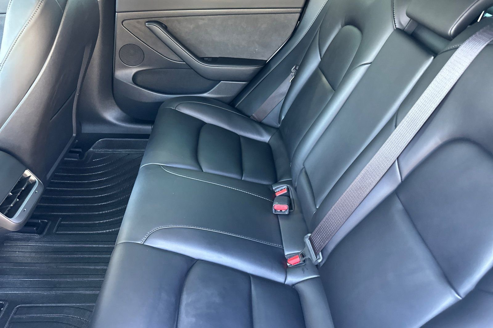 Used 2023 Tesla Model 3 Standard Range image 12