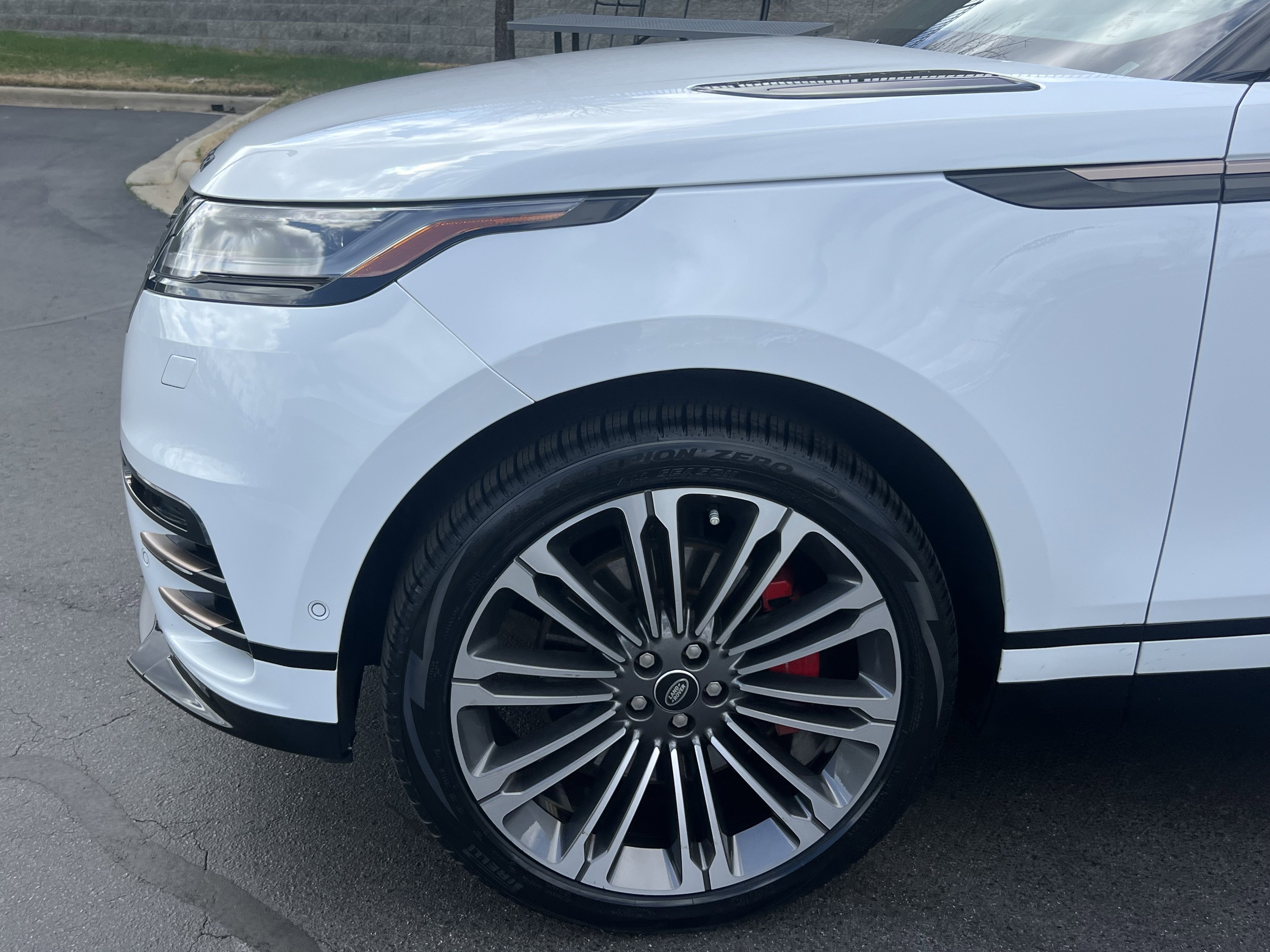 Certified 2025 Land Rover Range Rover Velar Dynamic HSE AWD/4WD image 12