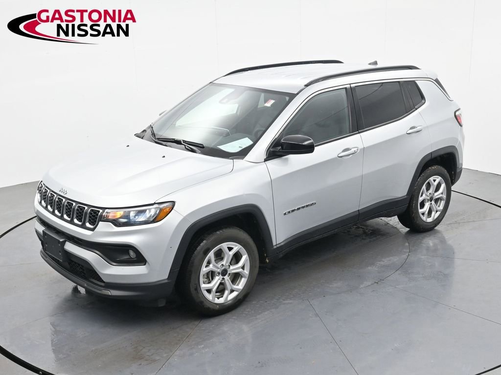Used 2025 Jeep Compass Latitude AWD/4WD image 21