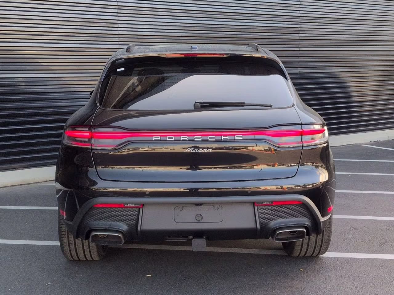 Certified 2026 Porsche Macan AWD/4WD image 6