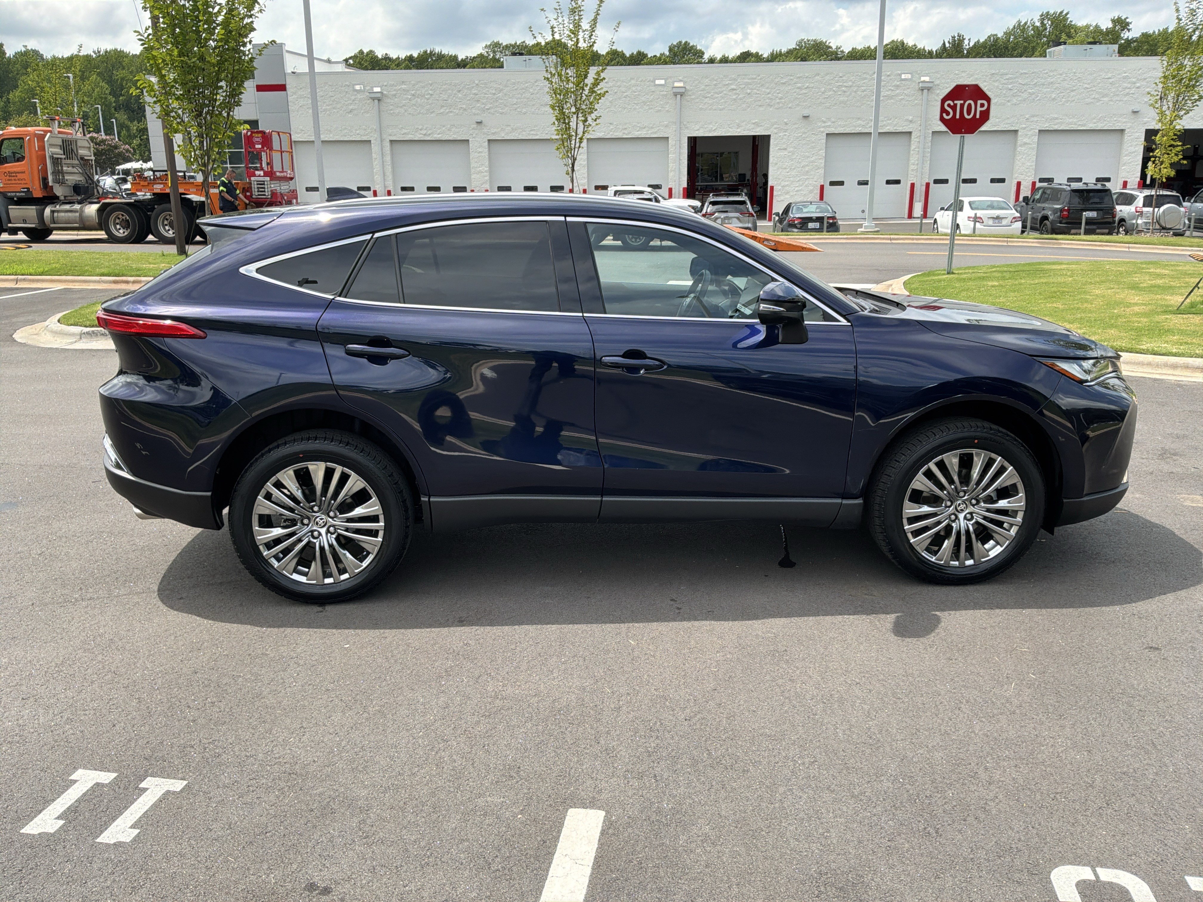 Used 2023 Toyota Venza Limited AWD/4WD image 11