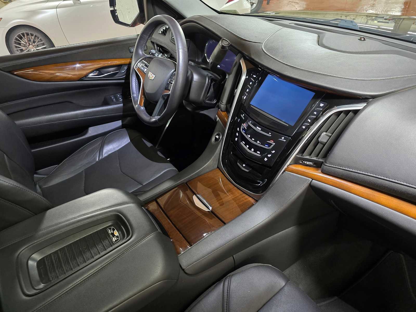Used 2020 Cadillac Escalade Premium Luxury image 10