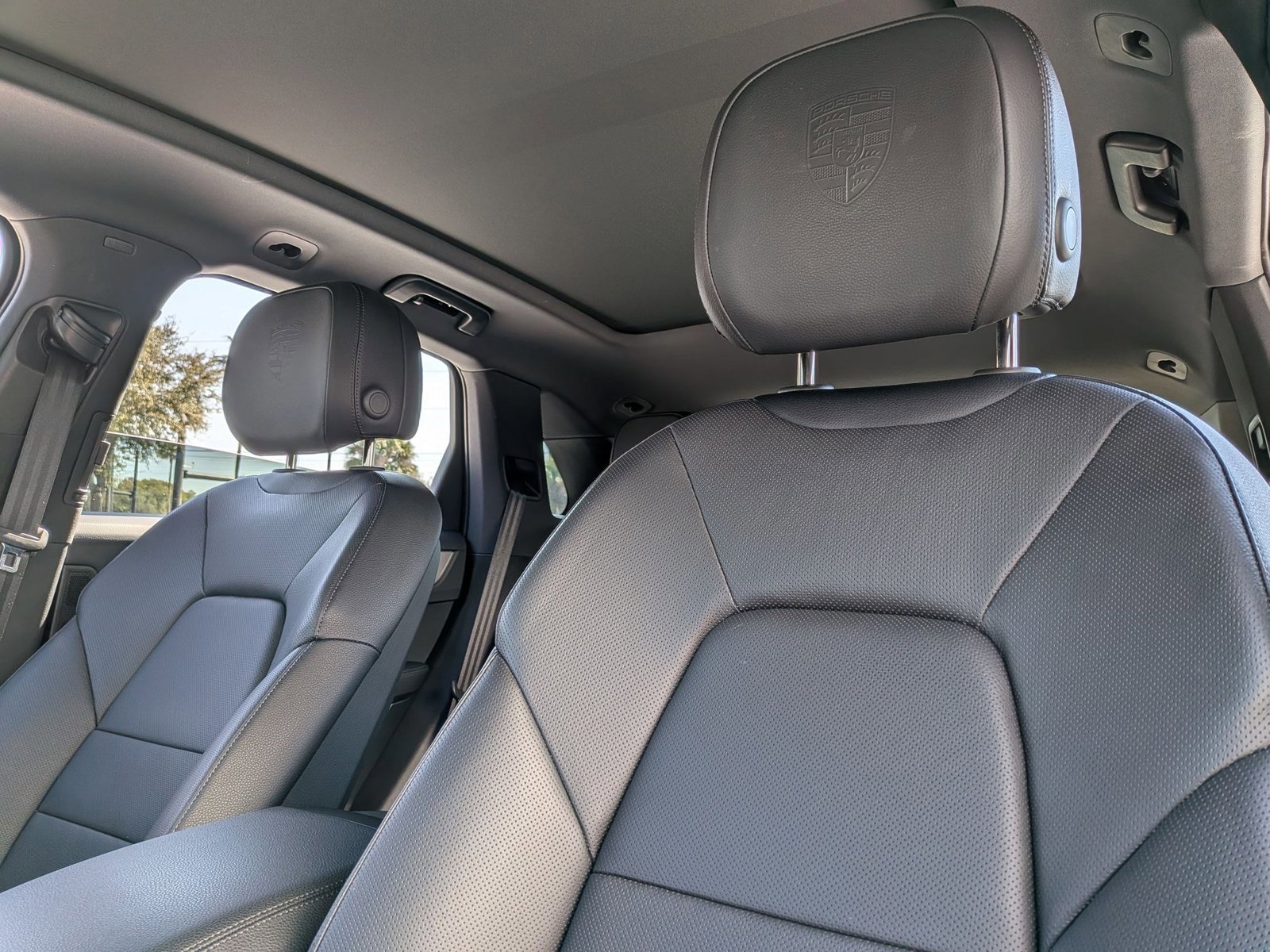 Certified 2025 Porsche Cayenne image 5