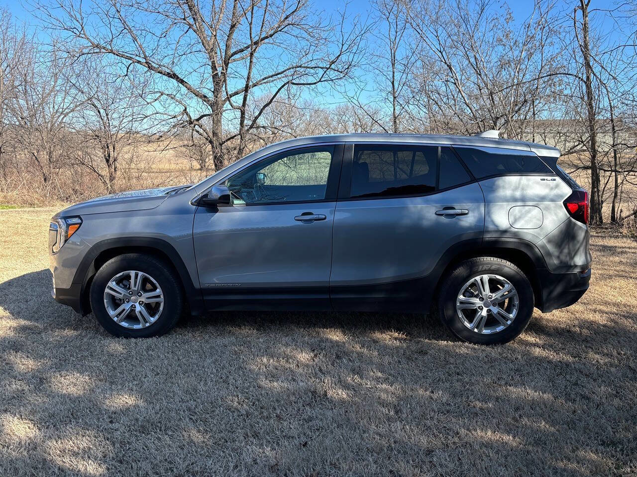 Used 2024 GMC Terrain SLE image 8