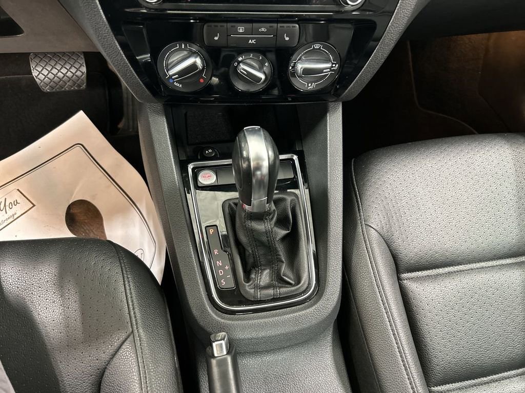 Used 2016 Volkswagen Jetta SEL w/ Lighting Package FWD image 17