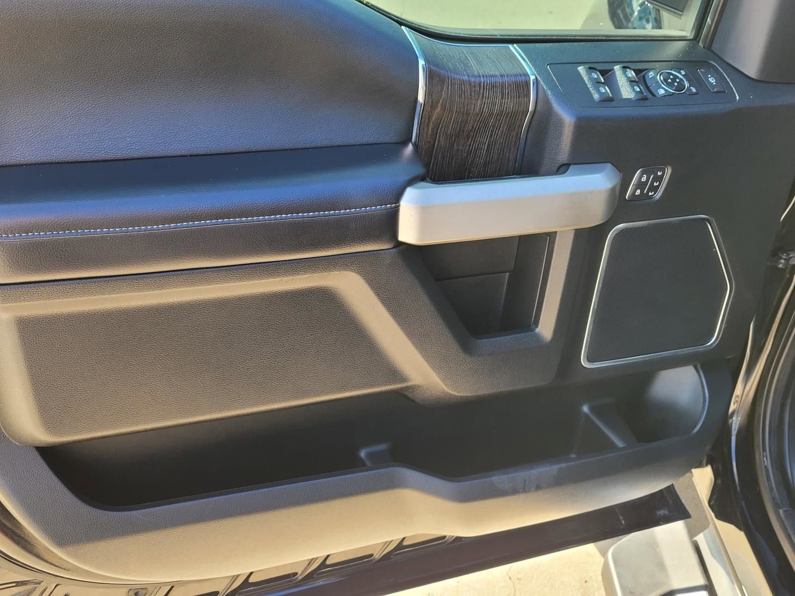 Used 2020 Ford F350 Lariat w/ Lariat Ultimate Package image 19