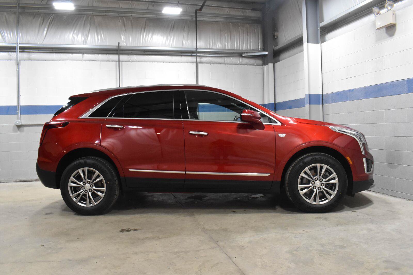 Used 2021 Cadillac XT5 Premium Luxury w/ LPO, Floor Liner Package FWD image 27