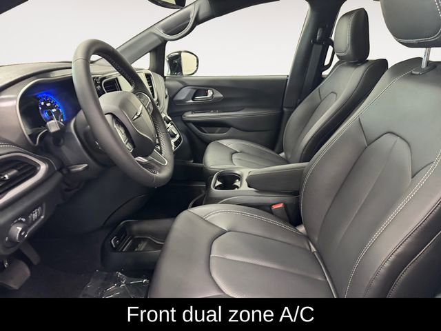Used 2026 Chrysler Pacifica Select image 7