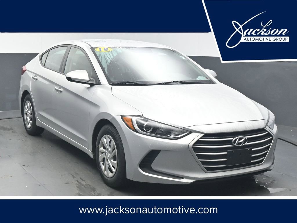 Used 2018 Hyundai Elantra SE w/ Cargo Package image 1