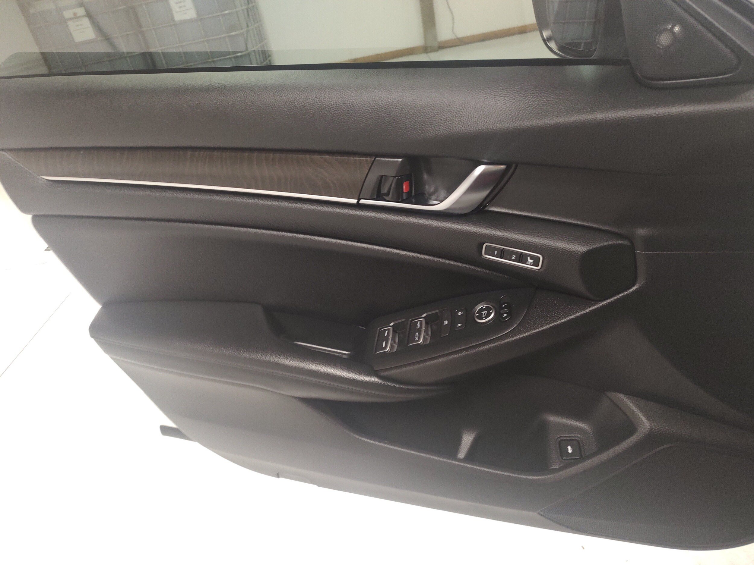 Used 2018 Honda Accord EX-L image 9