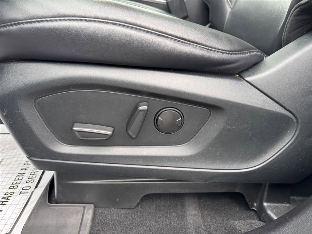 Used 2022 Ford Explorer XLT w/ Equipment Group 202A image 16