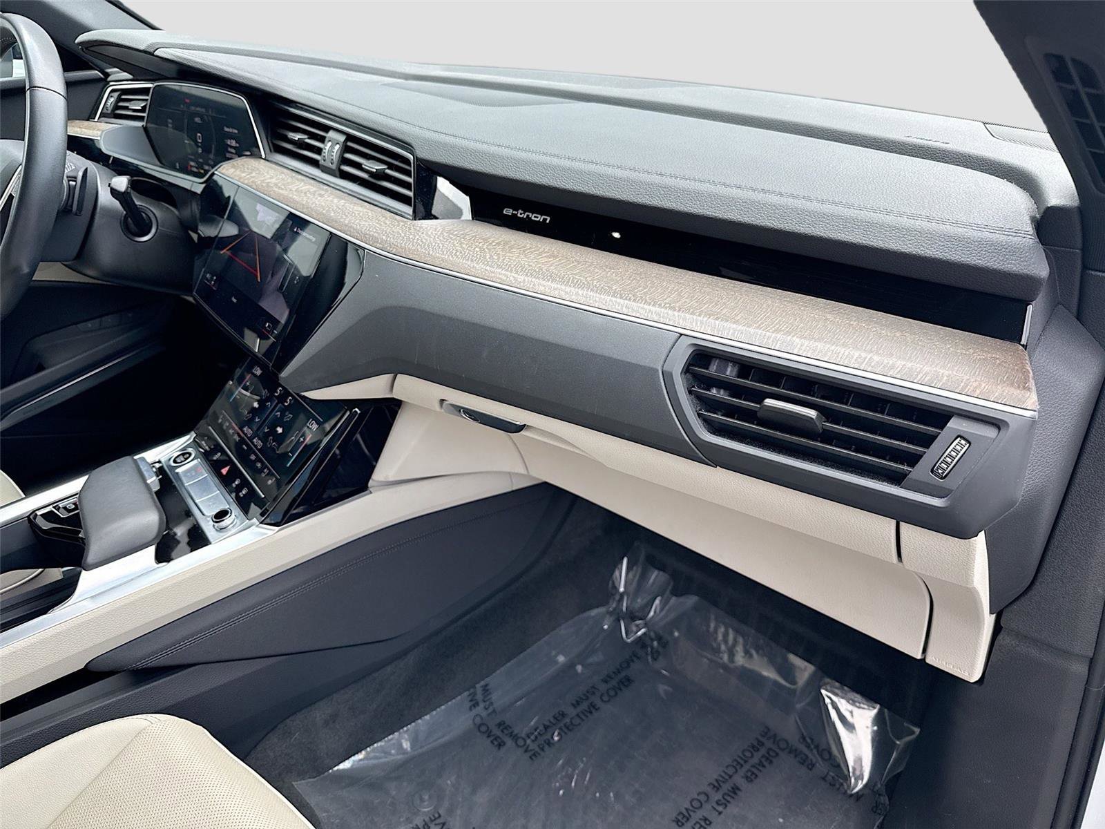 Certified 2024 Audi Q8 e-tron Premium Plus w/ Premium Plus Package image 30