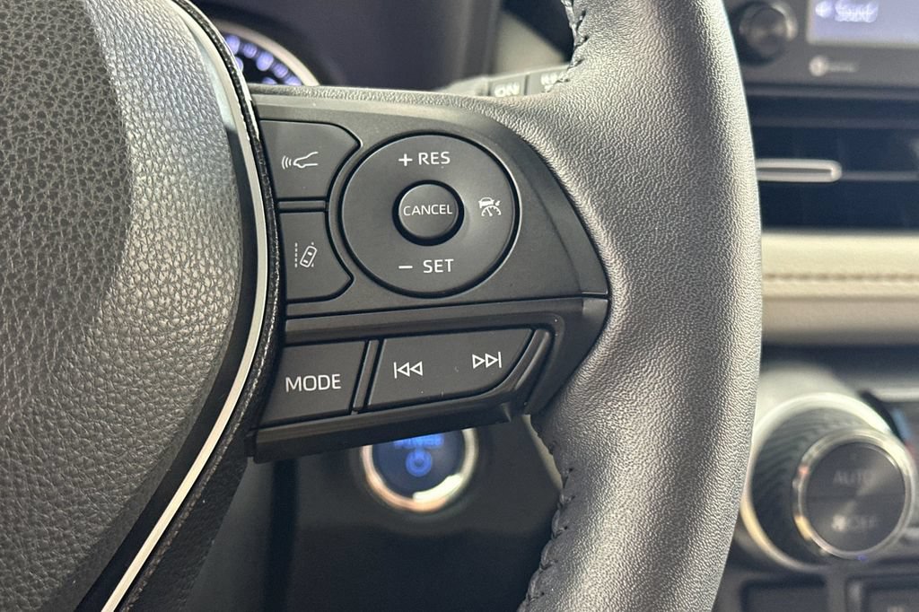 Used 2021 Toyota RAV4 XLE Premium AWD/4WD image 30