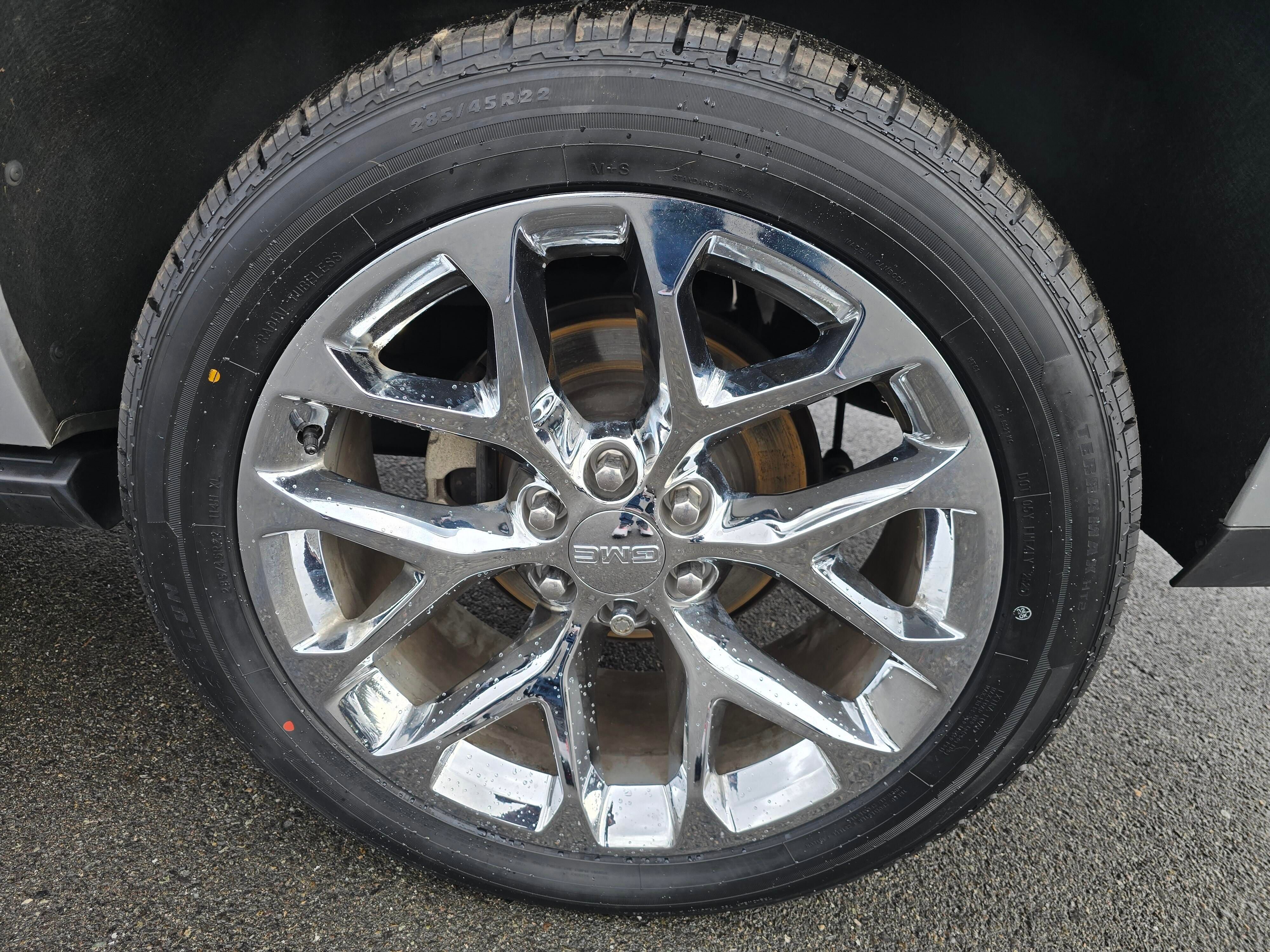 Used 2020 GMC Yukon XL Denali w/ Denali Premium Package image 13