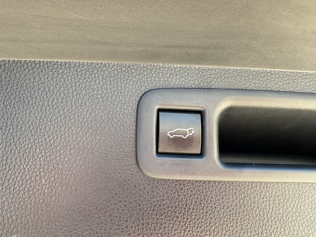 Used 2021 Toyota Highlander XLE image 32