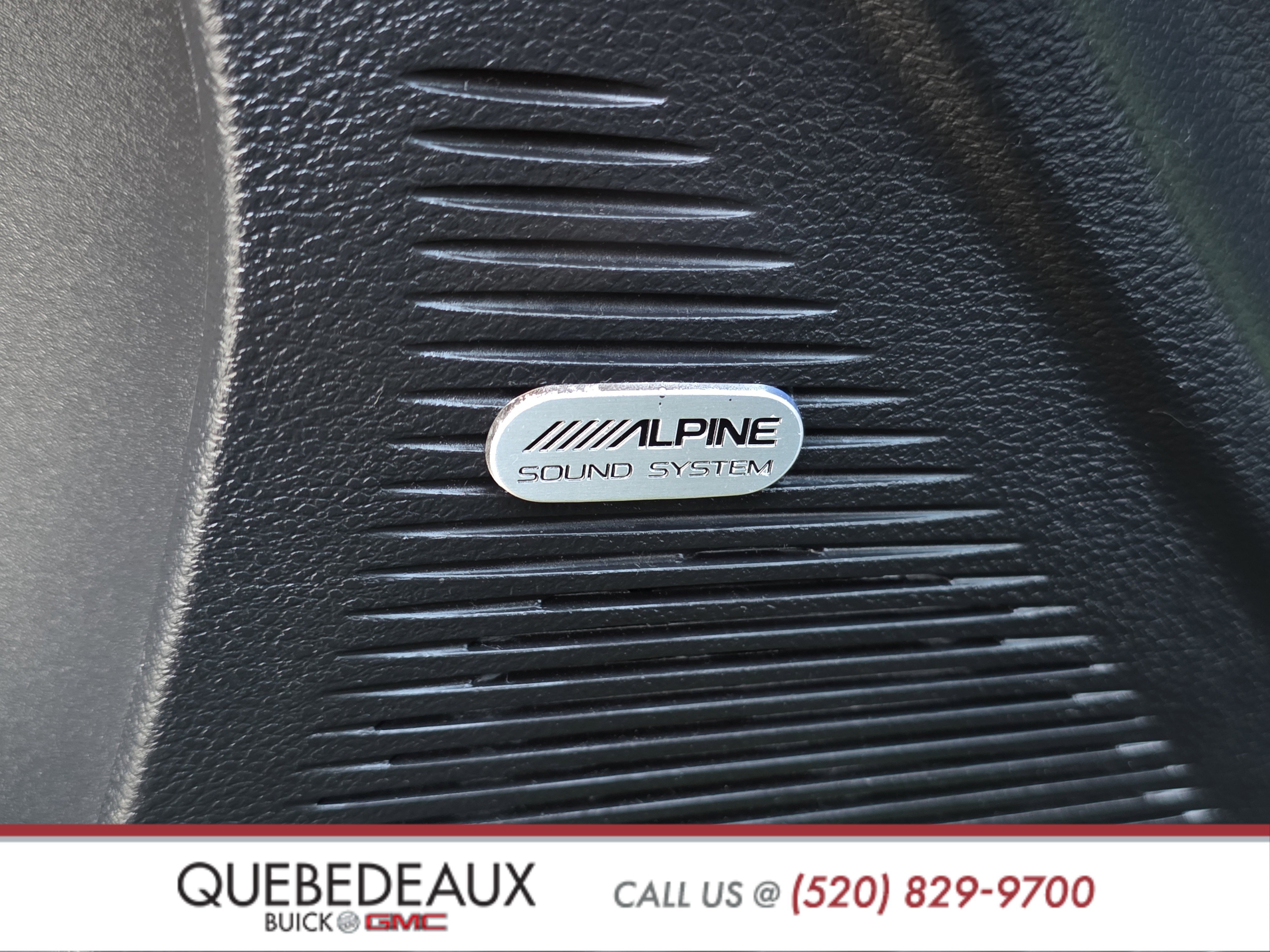 Used 2015 Dodge Challenger R/T image 11