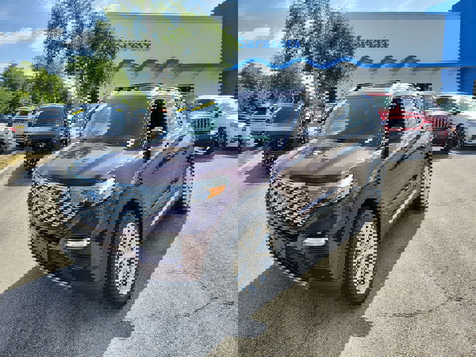 Used 2023 Ford Explorer Platinum w/ Technology Package image 10