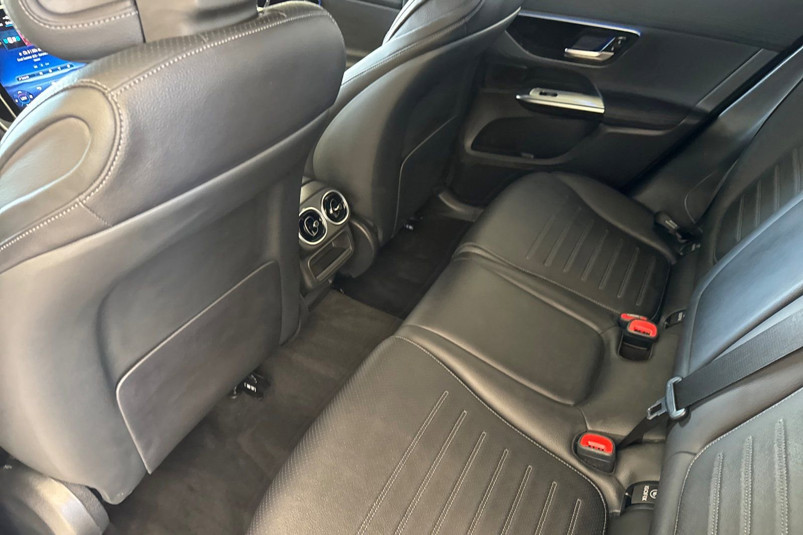 Used 2025 Mercedes-Benz GLC 350e 4MATIC image 12