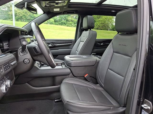 Used 2022 GMC Yukon XL Denali AWD/4WD image 16