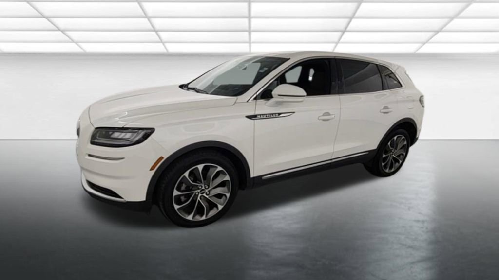 Used 2023 Lincoln Nautilus Reserve image 3