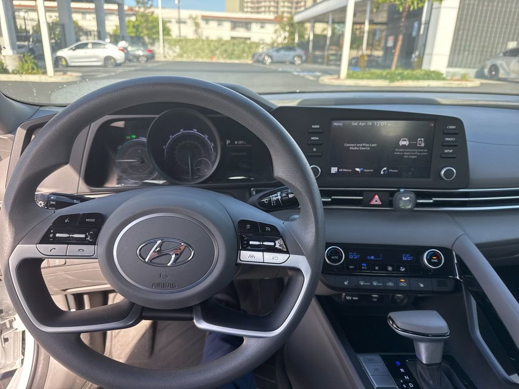 Used 2022 Hyundai Elantra Blue FWD image 8