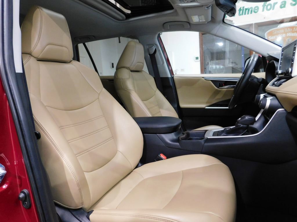 Used 2020 Toyota RAV4 Limited w/ Carpet Mat Package image 96