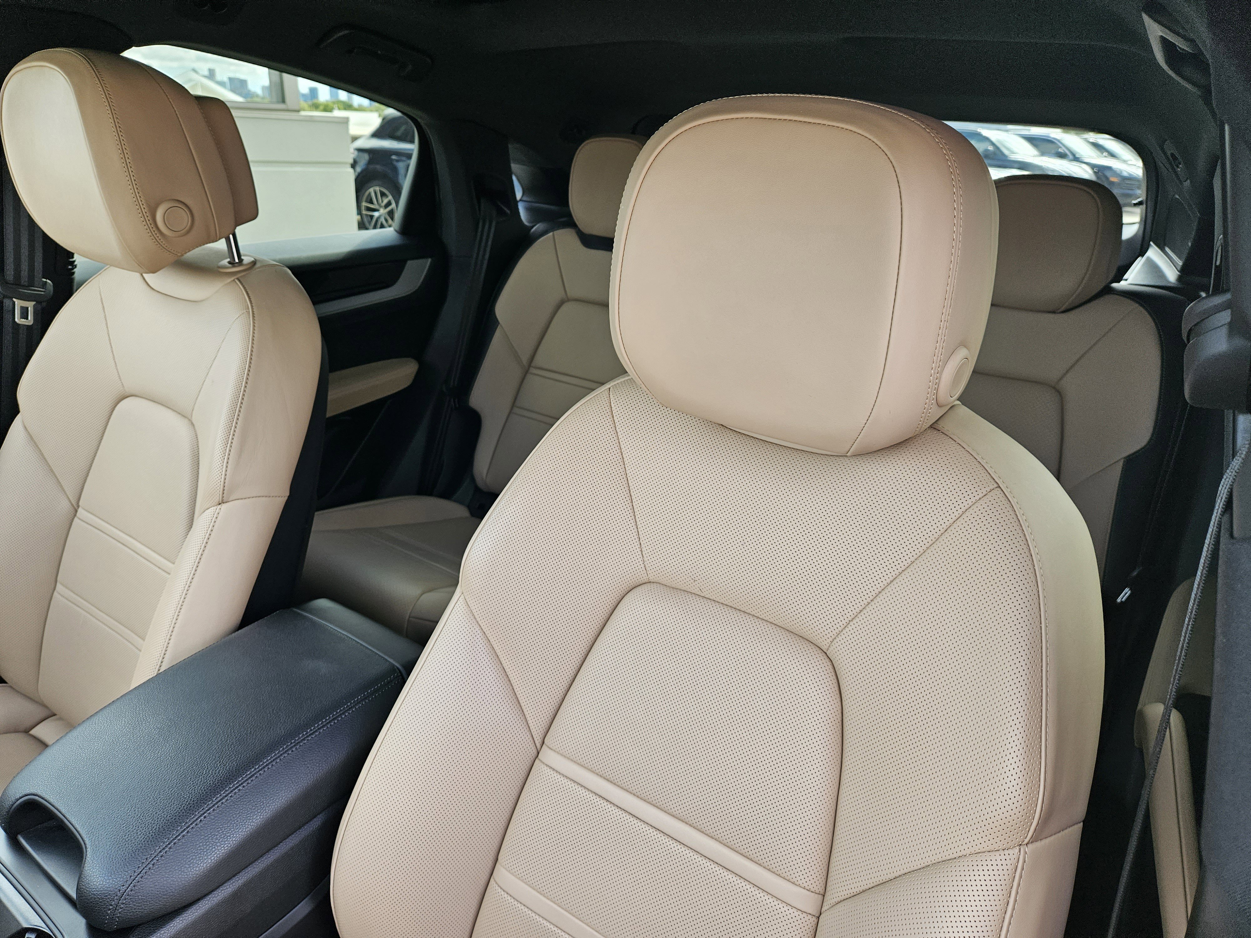 Certified 2025 Porsche Cayenne Coupe image 6