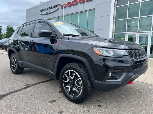 Certified 2024 Jeep Compass Trailhawk AWD/4WD image 3