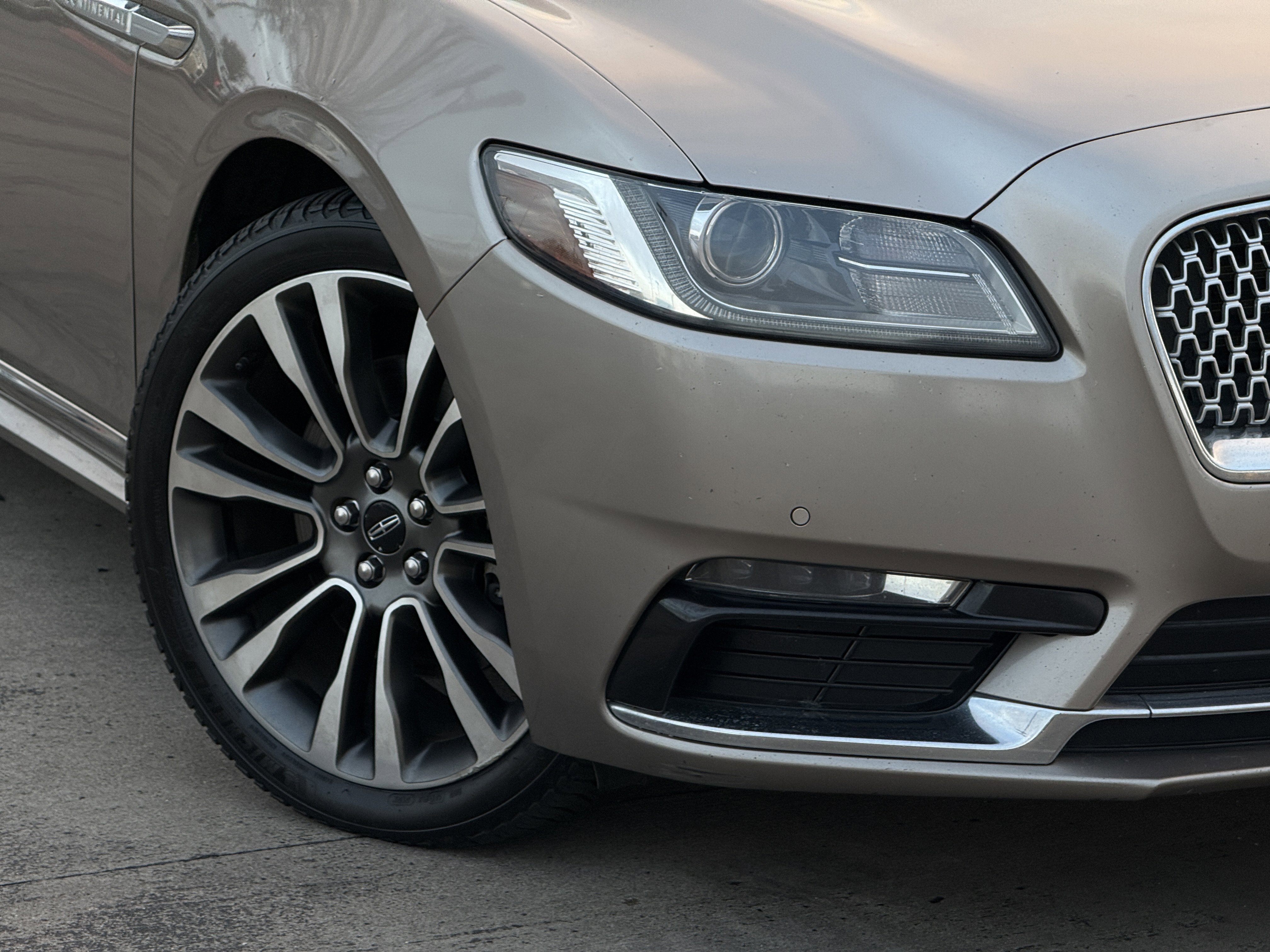 Used 2019 Lincoln Continental Select w/ Continental Climate Package image 9