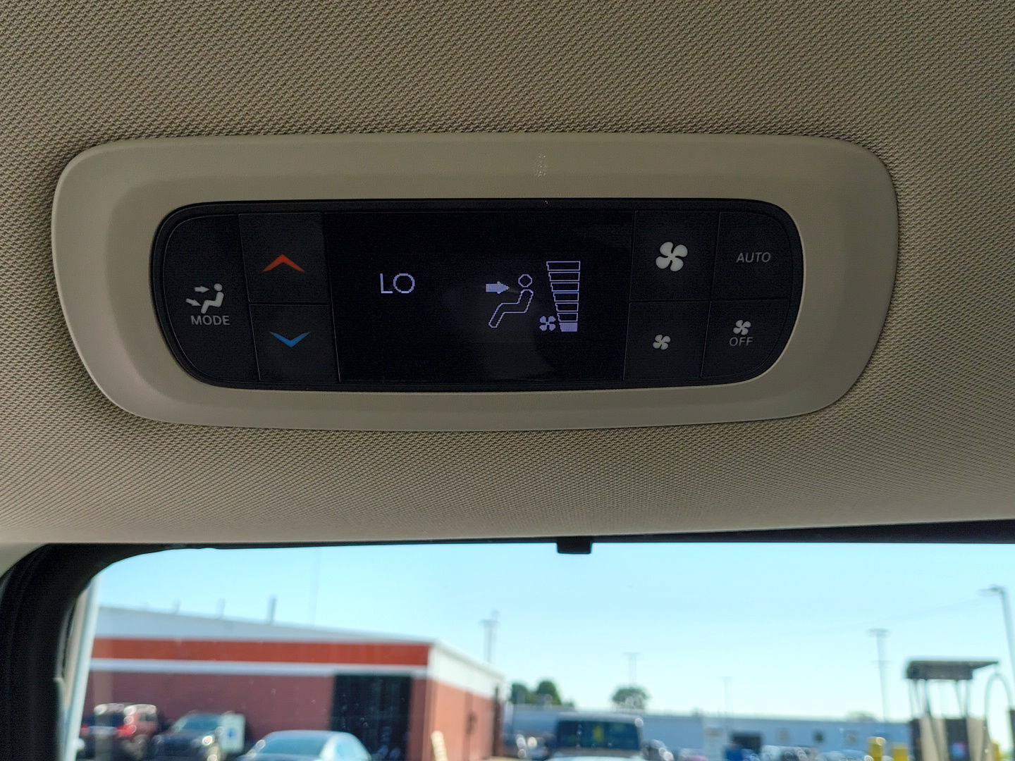 Used 2024 Chrysler Pacifica Touring-L FWD image 24