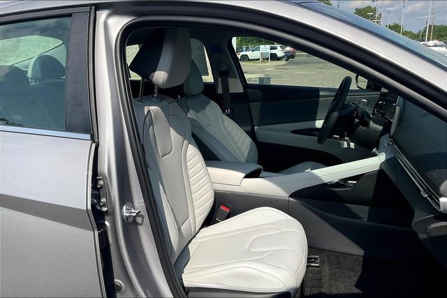New 2025 Hyundai Elantra Limited image 30