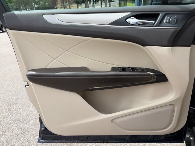 Used 2017 Lincoln MKC Premiere FWD image 27