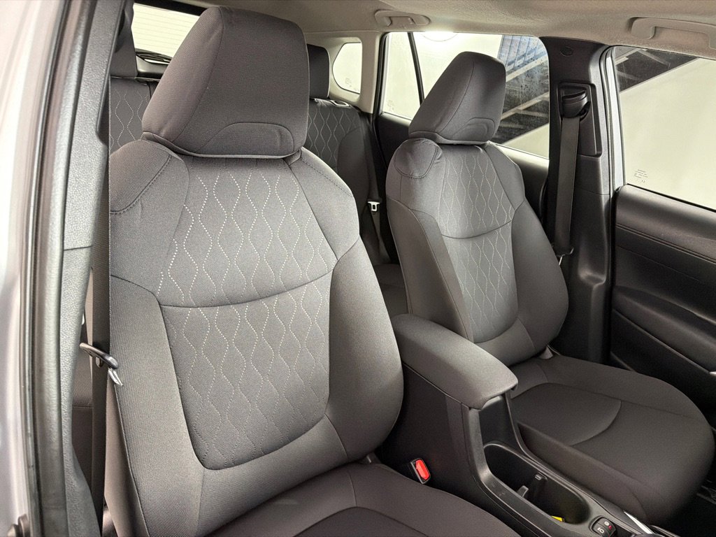 Used 2024 Toyota Corolla Cross LE w/ Moonroof Package FWD image 26