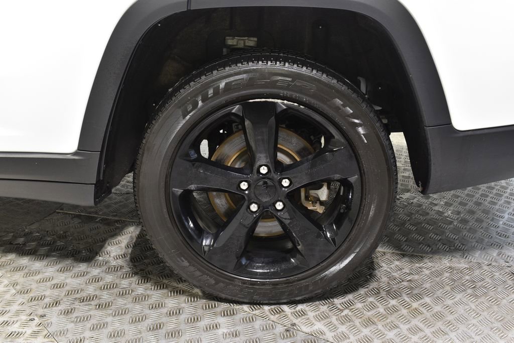 Used 2023 Jeep Grand Cherokee L Laredo image 35