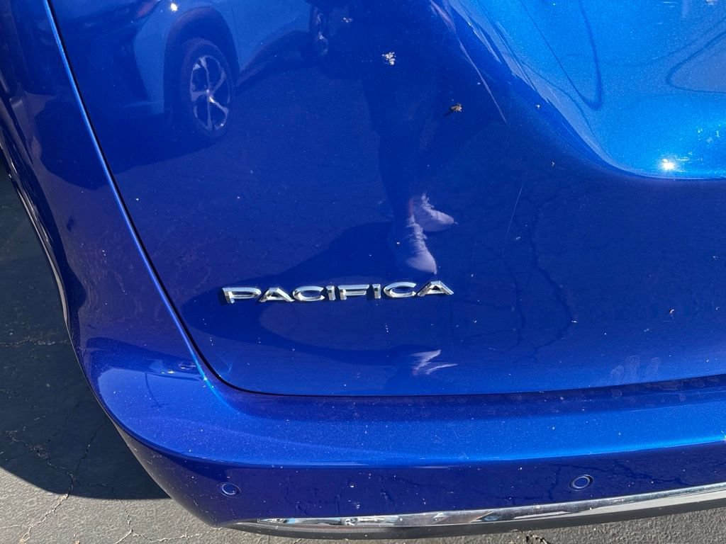 Used 2019 Chrysler Pacifica Touring-L FWD image 16